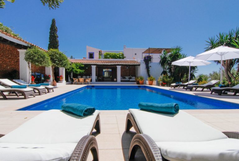 THE ULTIMATE GUIDE TO RENTING A VILLA IN IBIZA